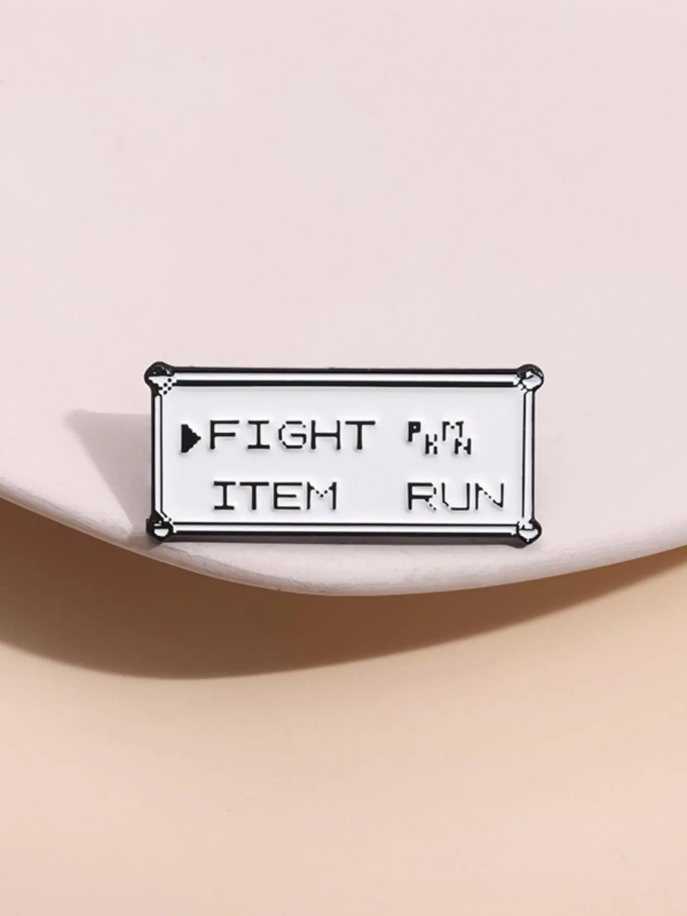 Broche com Padrão de Letras, B - Men Accessories All avaliação e preço