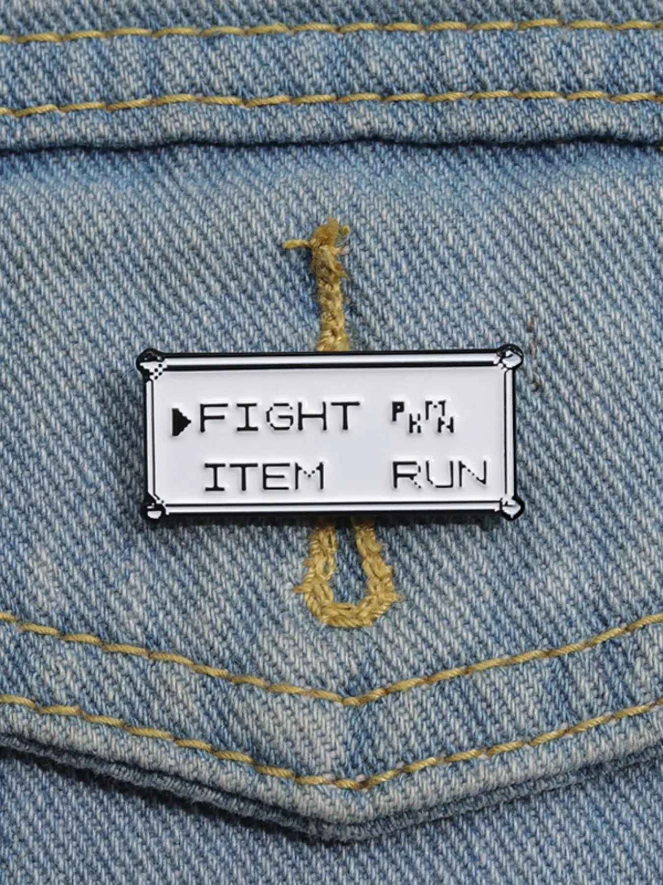 Broche com Padrão de Letras, B - Men Accessories All avaliação e preço